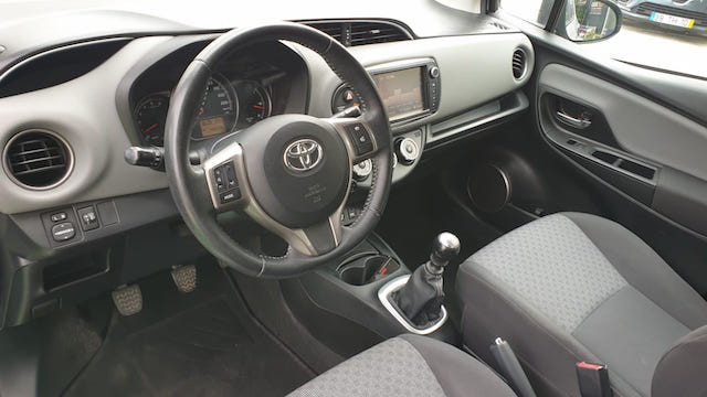 Toyota Yaris D4D Exclusive completo