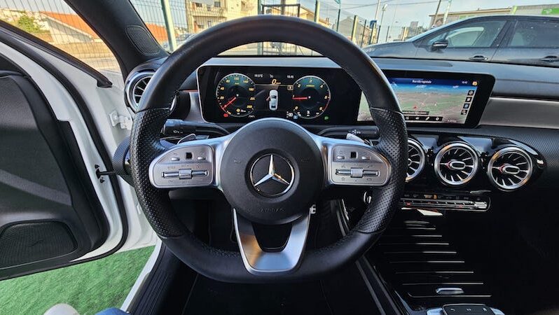 Mercedes-Benz Classe A 180 CDI AMG Limousine Automático 2020 completo