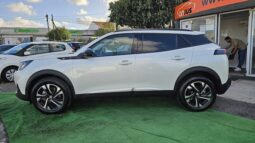 PEUGEOT e-2008 136cv ALLURE 2022 completo