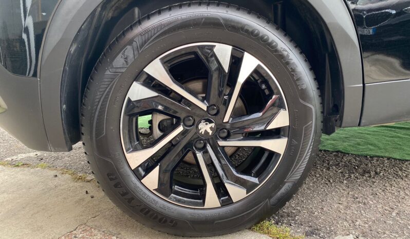 PEUGEOT E-2008 de 2023 100% eléctrico, completo