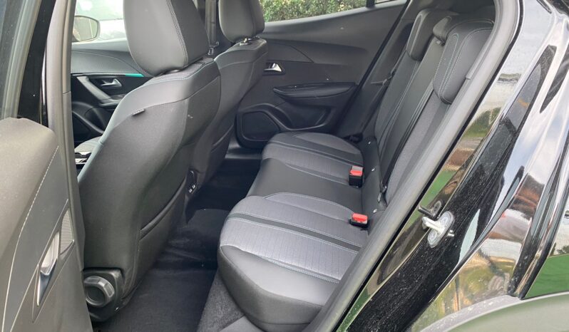 PEUGEOT E-2008 de 2023 100% eléctrico, completo