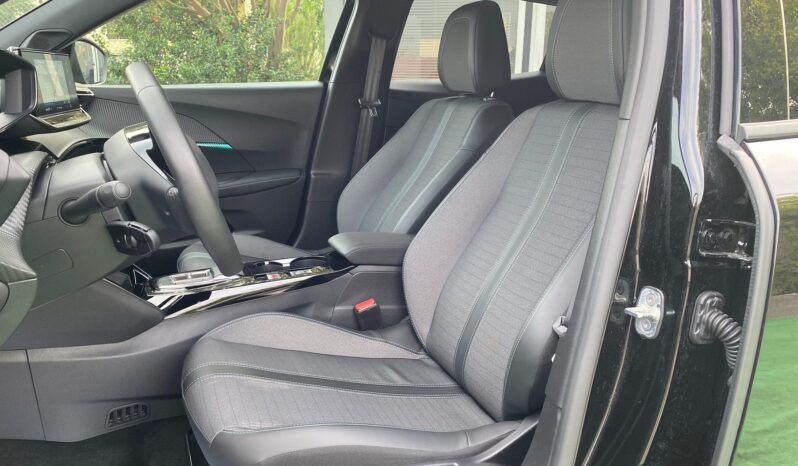 PEUGEOT E-2008 de 2023 100% eléctrico, completo