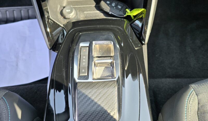 PEUGEOT E-2008 de 2023 100% eléctrico, completo