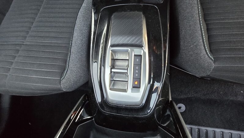 PEUGEOT E-208 Style 50KW 100% eléctrico completo