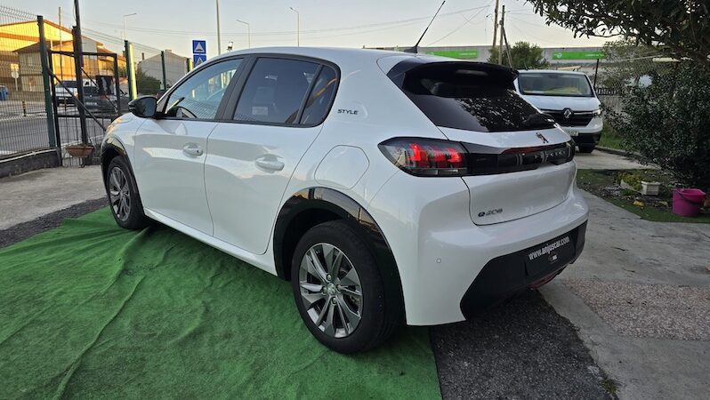 PEUGEOT E-208 Style 50KW 100% eléctrico completo