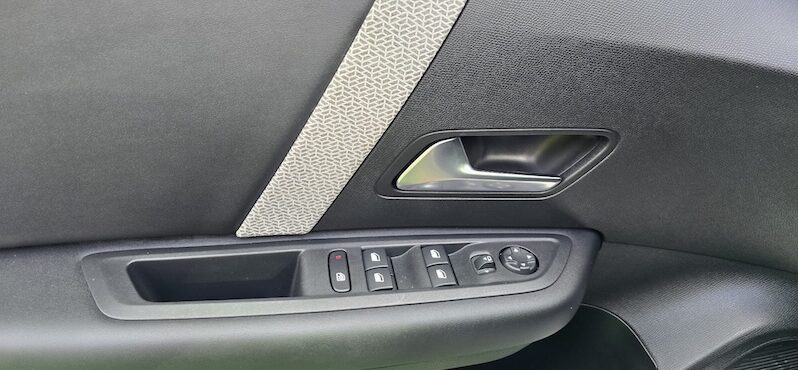 Citroën e-C4 X 50 kWh Shine Pack 2024 completo