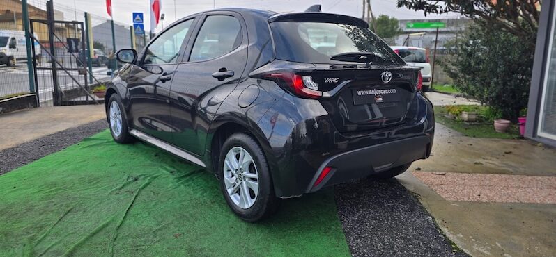 Toyota Yaris 1.0 VVT-i Comfort 2021 | 5L/100km Safety Sense completo