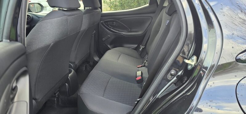 Toyota Yaris 1.0 VVT-i Comfort 2021 | 5L/100km Safety Sense completo