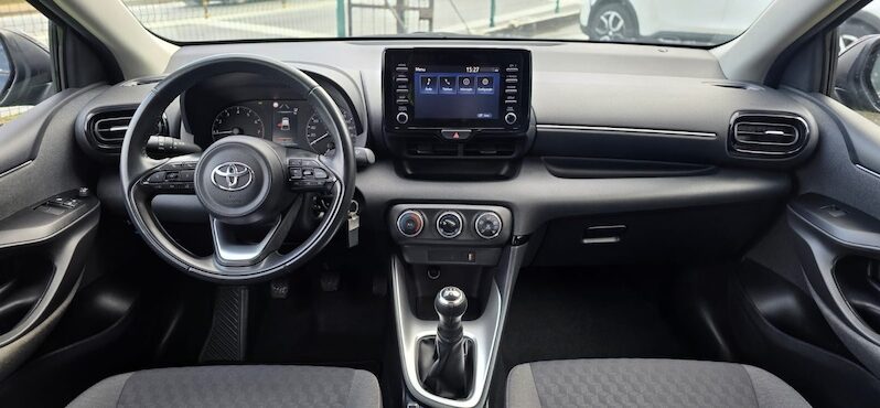 Toyota Yaris 1.0 VVT-i Comfort 2021 | 5L/100km Safety Sense completo