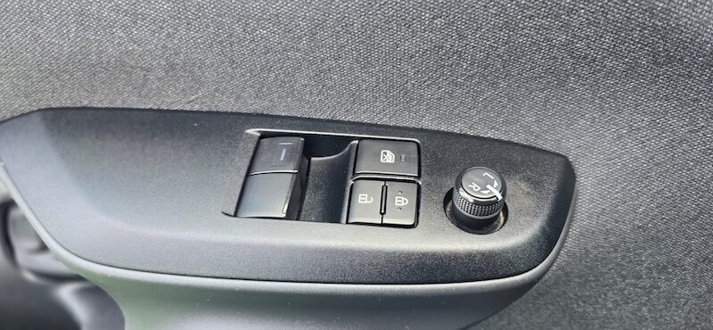 Toyota Yaris 1.0 VVT-i Comfort 2021 | 5L/100km Safety Sense completo