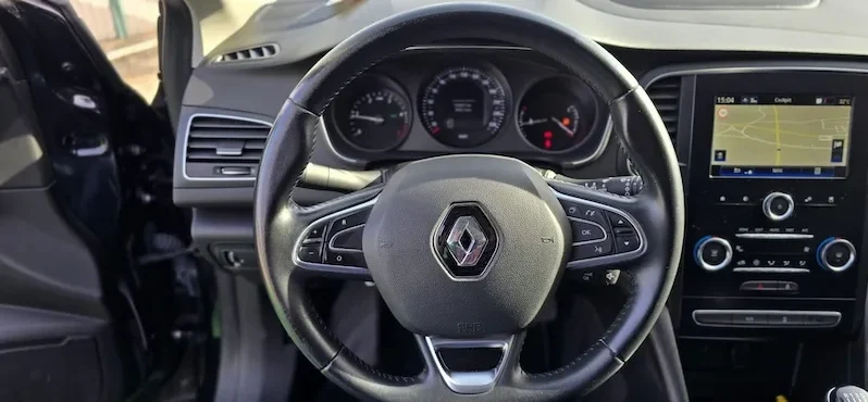 Renault Mégane Sport Tourer 2021 | Stand Anjuscar Porto completo