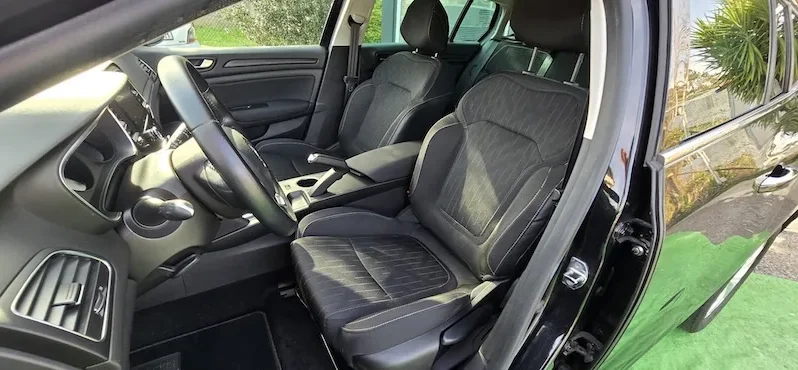 Renault Mégane Sport Tourer 2021 | Stand Anjuscar Porto completo