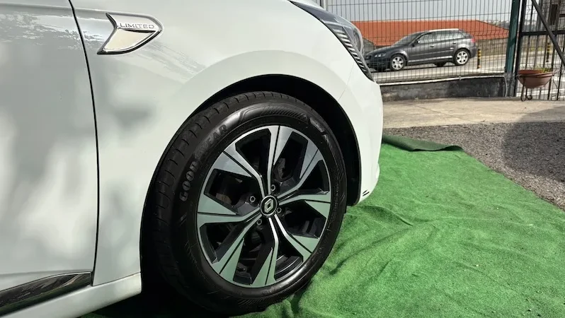 Renault Clio V 1.0 TCe Limited Bi-Fuel 2021 – Econômico e Completo completo