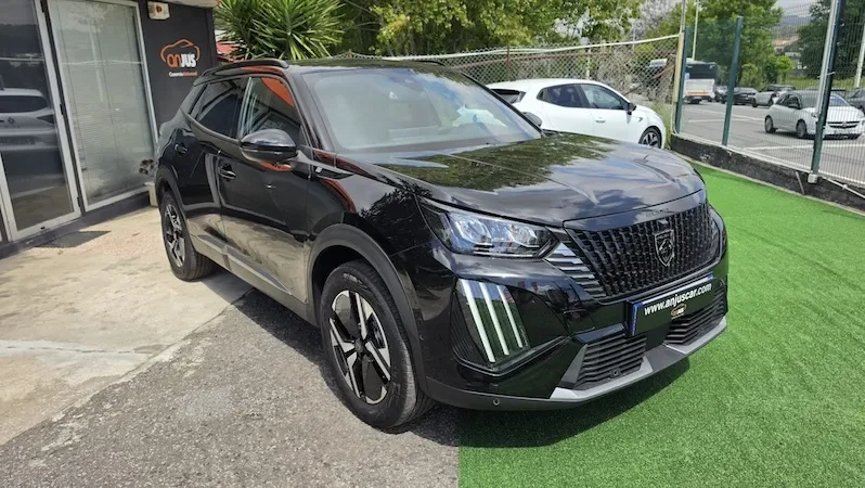Peugeot e-2008 50kWh Allure 2025 à Venda no Porto | Garantia de fábrica completo