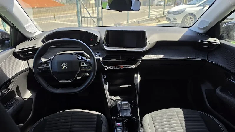 Peugeot e-208 Style 50kWh 2023 136cv 37 mil km completo