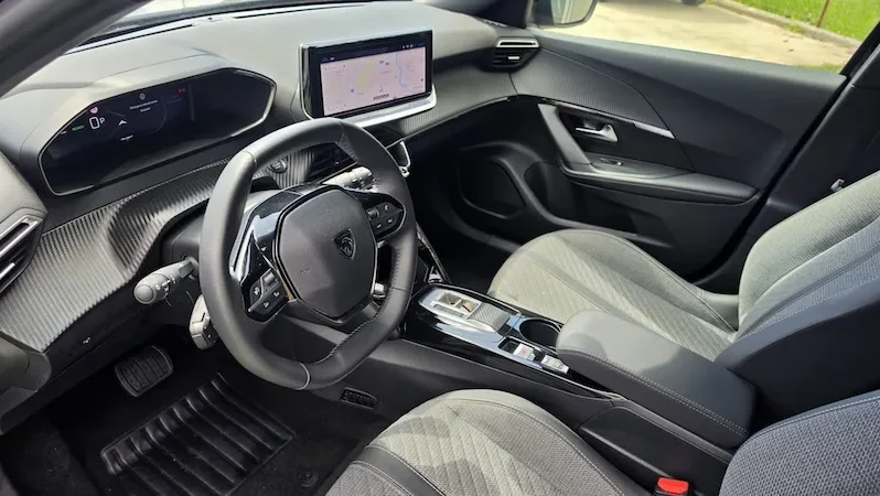 Peugeot e-2008 50kWh Allure 2025 à Venda no Porto | Garantia de fábrica completo