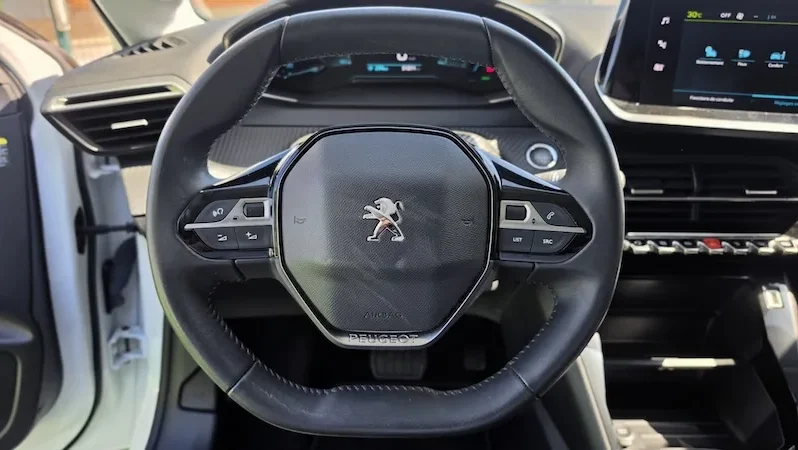 Peugeot e-208 Style 50kWh 2023 136cv 37 mil km completo