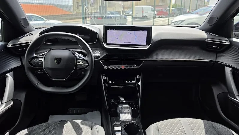 Peugeot e-2008 50kWh Allure 2025 à Venda no Porto | Garantia de fábrica completo