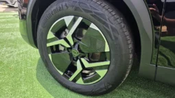 Peugeot e-2008 50kWh Allure 2025 à Venda no Porto | Garantia de fábrica completo