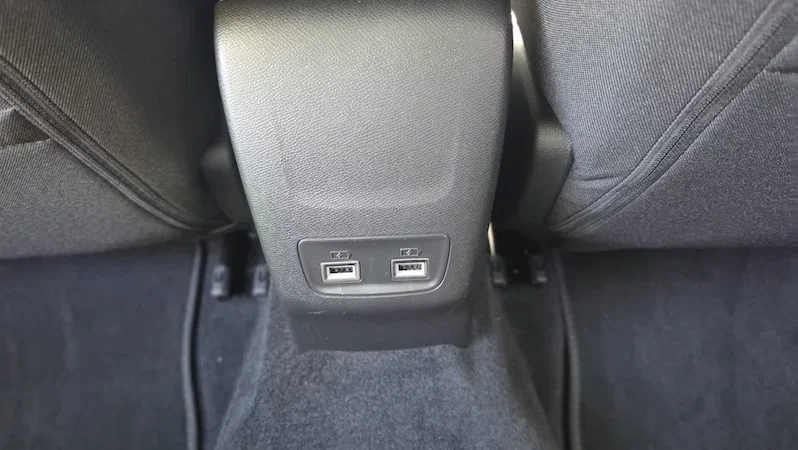 Peugeot e-208 Style 50kWh 2023 136cv 37 mil km completo