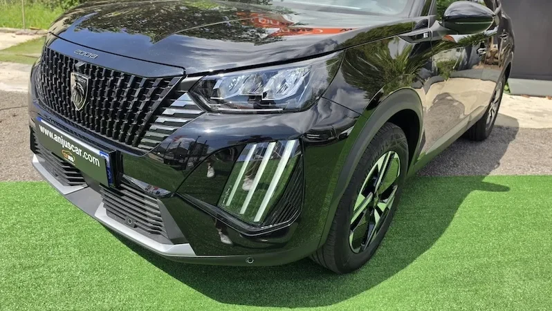 Peugeot e-2008 50kWh Allure 2025 à Venda no Porto | Garantia de fábrica completo
