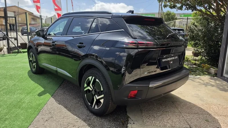 Peugeot e-2008 50kWh Allure 2025 à Venda no Porto | Garantia de fábrica completo