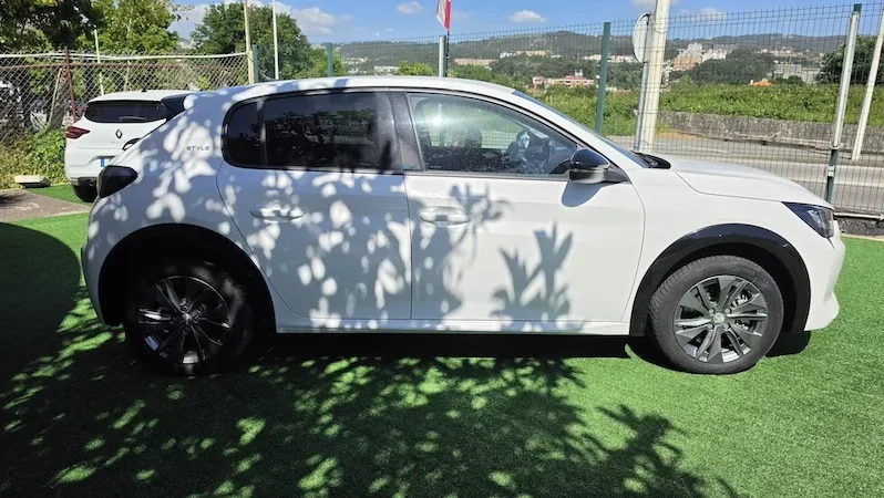 Peugeot e-208 Style 50kWh 2023 136cv 37 mil km completo