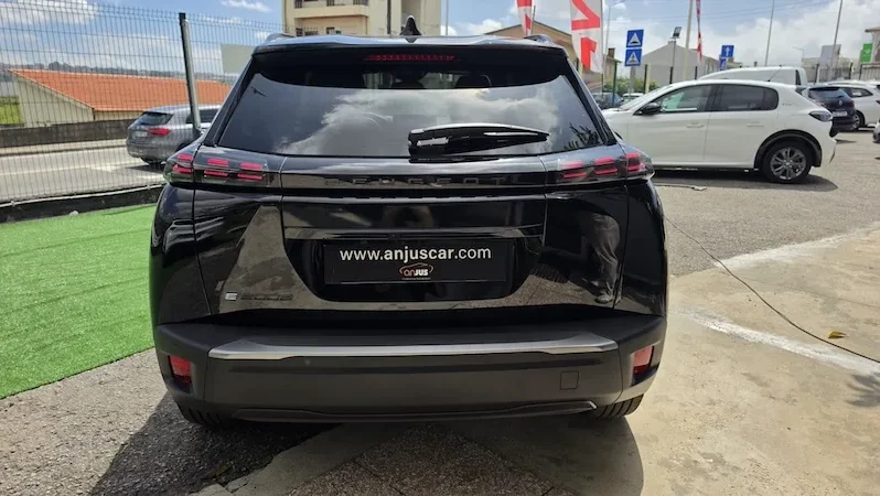 Peugeot e-2008 50kWh Allure 2025 à Venda no Porto | Garantia de fábrica completo