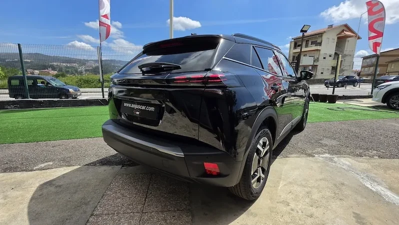 Peugeot e-2008 50kWh Allure 2025 à Venda no Porto | Garantia de fábrica completo
