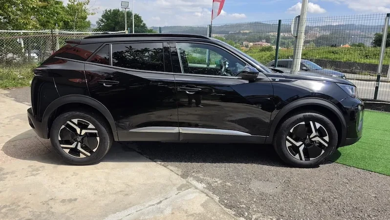 Peugeot e-2008 50kWh Allure 2025 à Venda no Porto | Garantia de fábrica completo