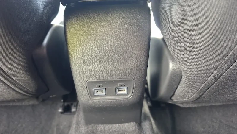 Peugeot e-2008 50kWh Allure 2025 à Venda no Porto | Garantia de fábrica completo