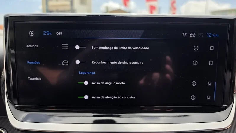 Peugeot e-2008 50kWh Allure 2025 à Venda no Porto | Garantia de fábrica completo