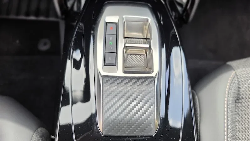 Peugeot e-2008 50kWh Allure 2025 à Venda no Porto | Garantia de fábrica completo