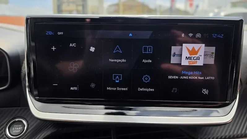 Peugeot e-2008 50kWh Allure 2025 à Venda no Porto | Garantia de fábrica completo