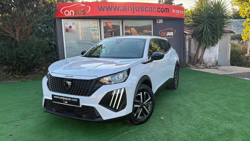 Peugeot e-2008 54 kWh Style 2025 exterior frontal faróis LED três garras Stand Anjuscar Porto Gondomar