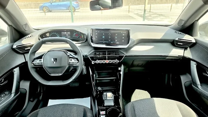 Peugeot e-2008 54 kWh Style 2025 | Porto em Gondomar | Stand Anjuscar completo
