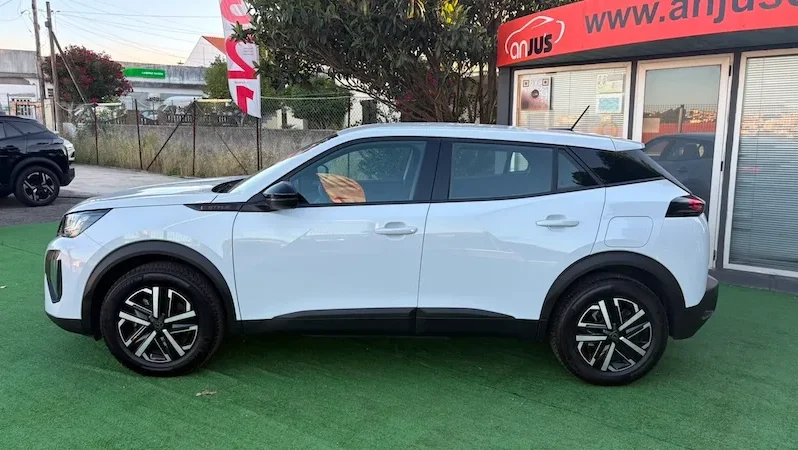 Peugeot e-2008 54 kWh Style 2025 | Porto em Gondomar | Stand Anjuscar completo