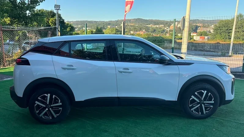 Peugeot e-2008 54 kWh Style 2025 | Porto em Gondomar | Stand Anjuscar completo